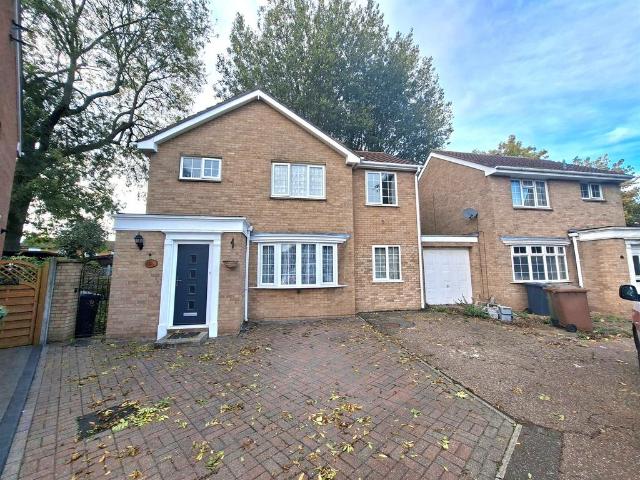 5 bedroom link detached house for sale