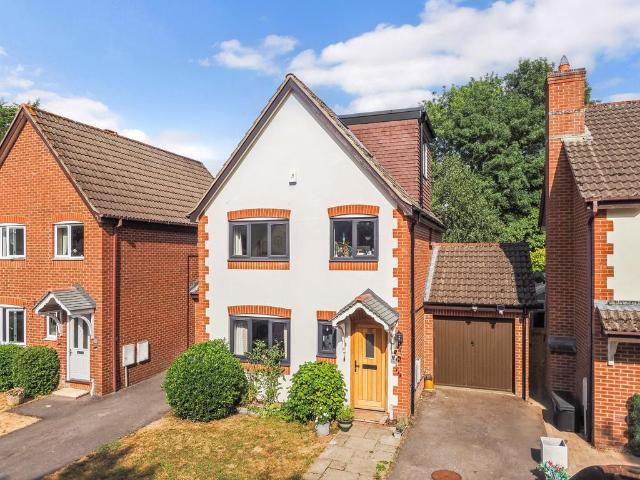 5 bedroom link detached house for sale
