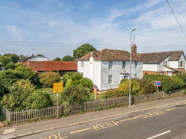 5 bedroom link detached house for sale