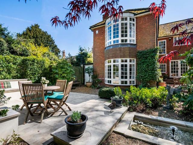 5 bedroom link detached house for sale