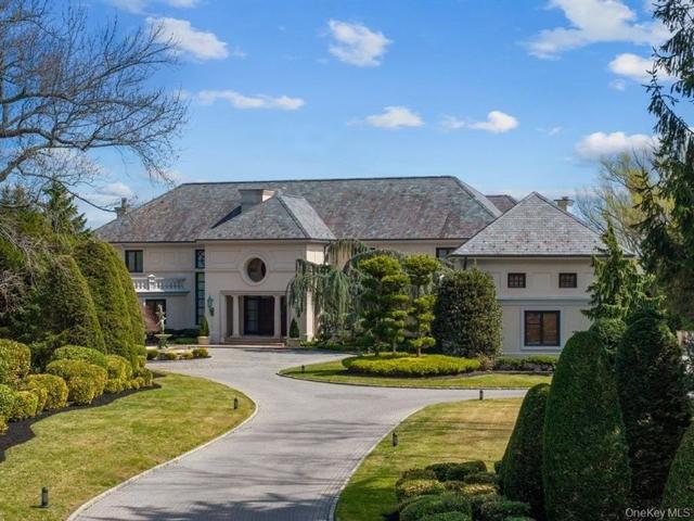 5 bedroom luxury mansion for sale in Hewlett, New York