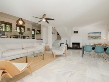 5 bedroom luxury duplex holiday rental Sotogrande with private pool, sea views & golf valley location