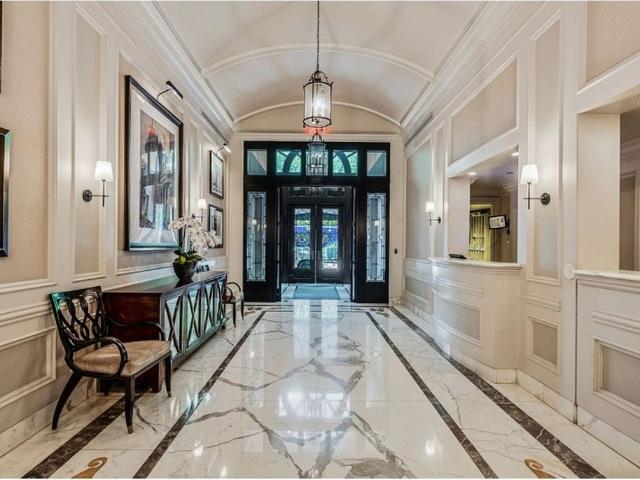 5 bedroom luxury Flat for sale in New York