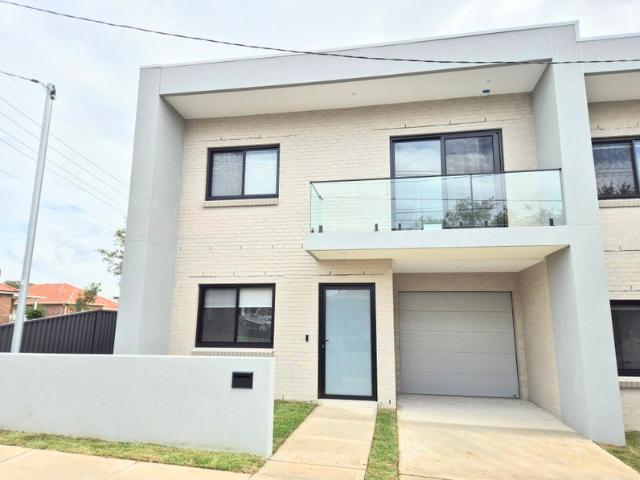 5 Bedroom Luxury Terrace!