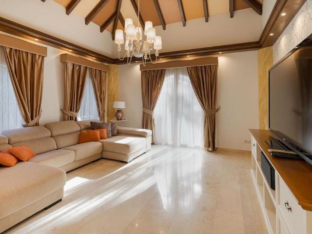 5 bedroom luxury Villa for rent in Las Chapas, Andalusia