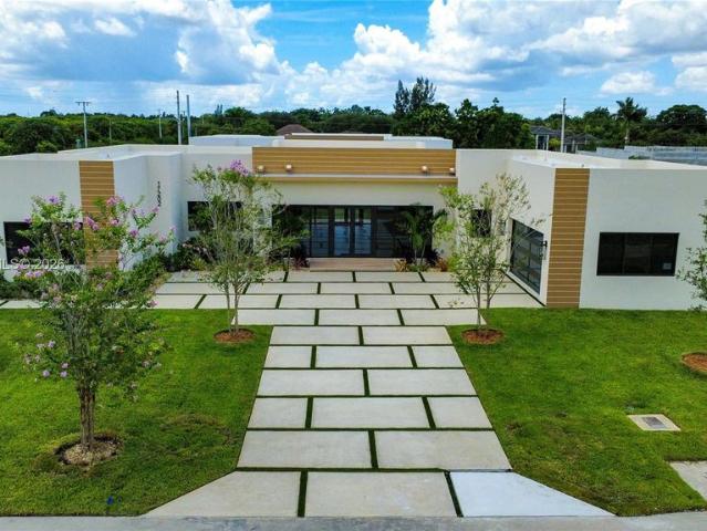 5 bedroom luxury Villa for sale in Homestead, Florida