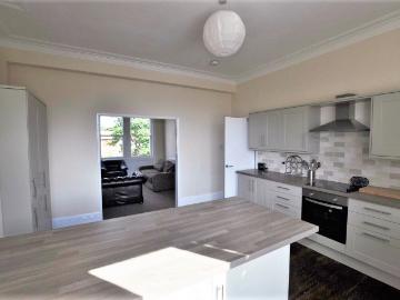5 Bedroom Maisonette
