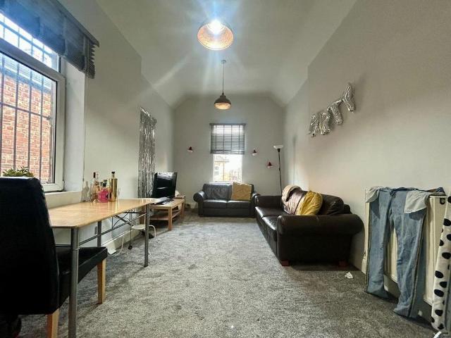 5 bedroom maisonette to rent