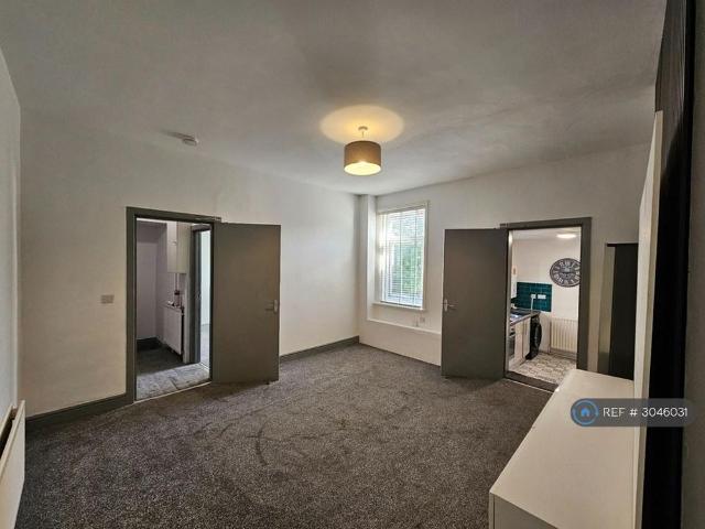 5 bedroom maisonette to rent