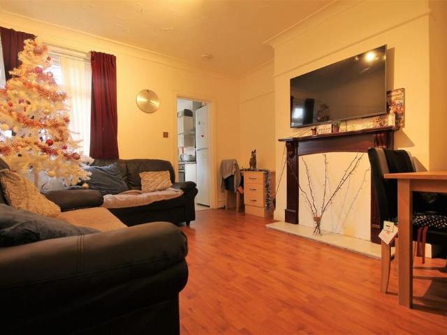 5 bedroom maisonette to rent