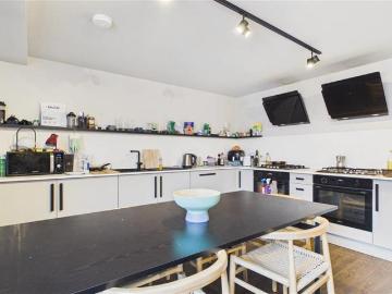 5 bedroom maisonette to rent