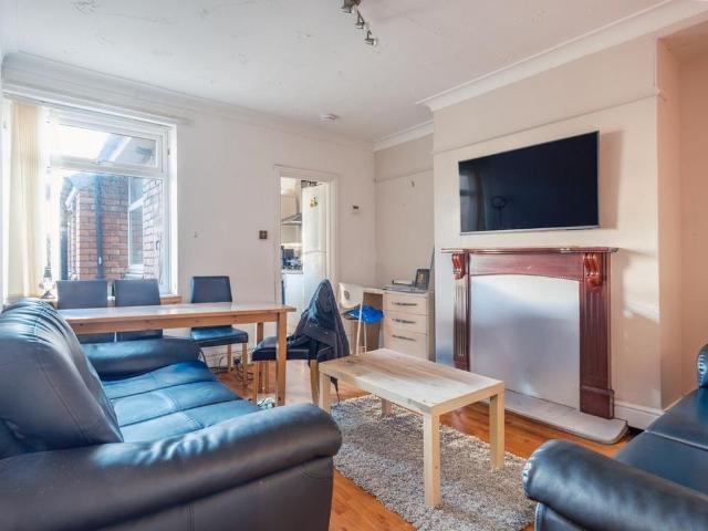 5 bedroom maisonette to rent