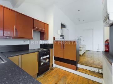 5 bedroom maisonette to rent