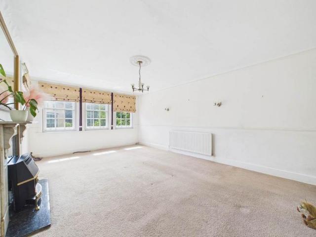 5 bedroom maisonette to rent