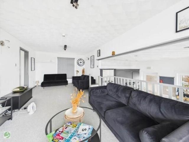 5 bedroom maisonette to rent