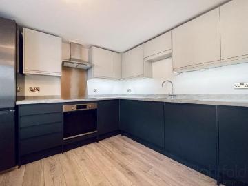 Worthing, West Sussex county, Sussex - Equipped kitchen