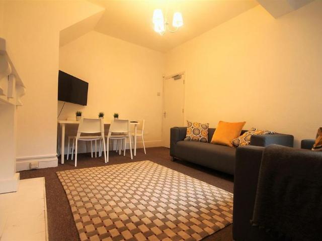 5 bedroom maisonette to rent