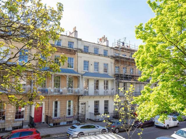 5 bedroom maisonette for sale