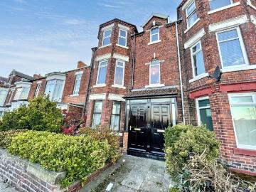 5 bedroom maisonette for sale