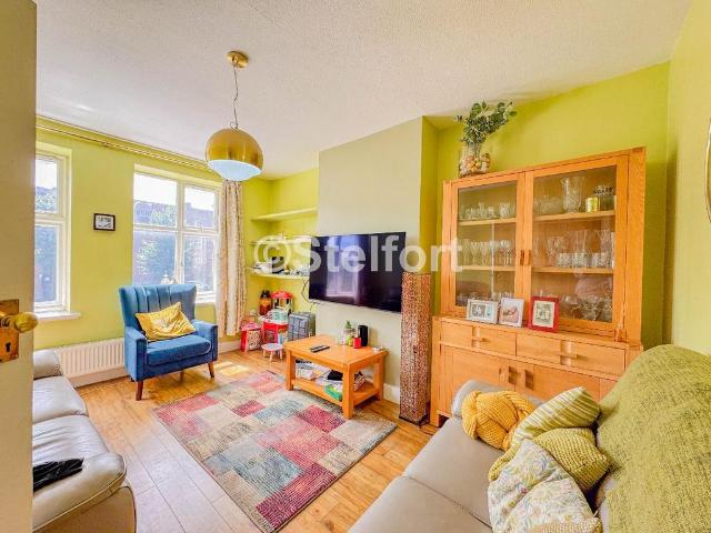 5 bedroom maisonette for sale