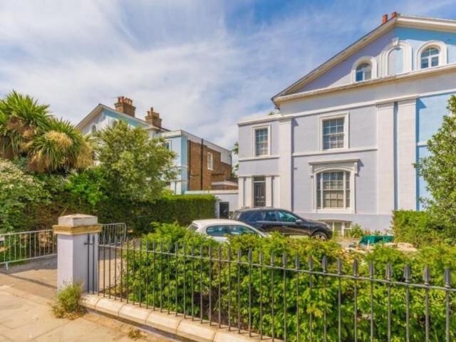 5 bedroom maisonette for sale
