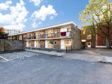 5 bedroom maisonette for sale
