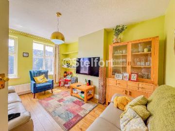 5 bedroom maisonette for sale