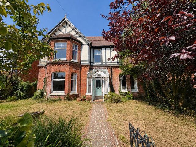 5 bedroom maisonette for sale