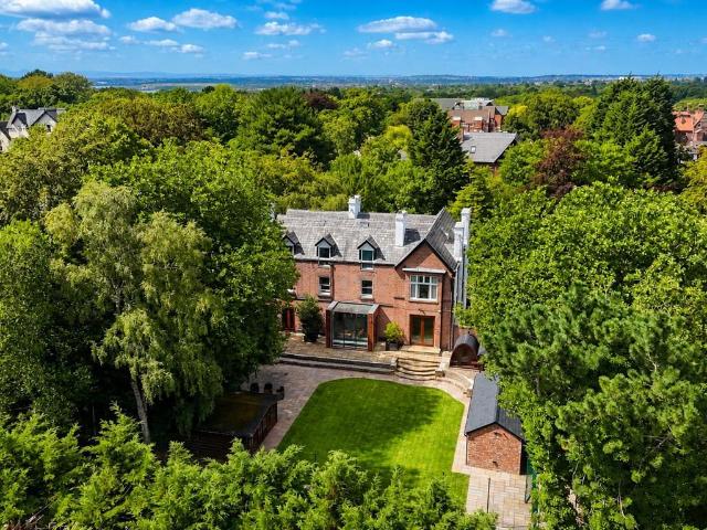5 bedroom maisonette for sale