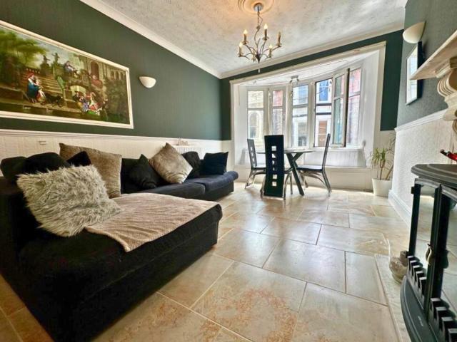 5 bedroom maisonette for sale