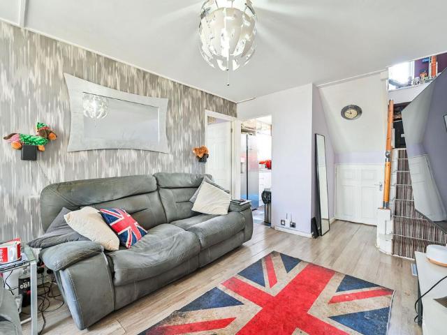 5 bedroom maisonette for sale