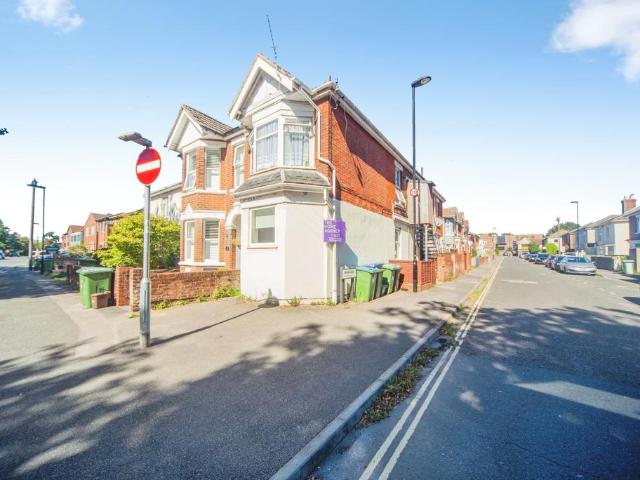 5 bedroom maisonette for sale