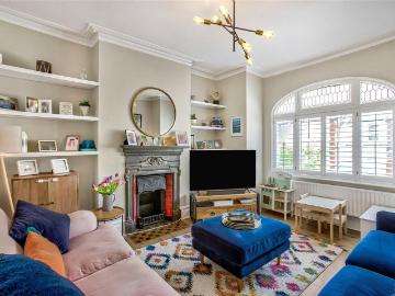 5 bedroom maisonette for sale