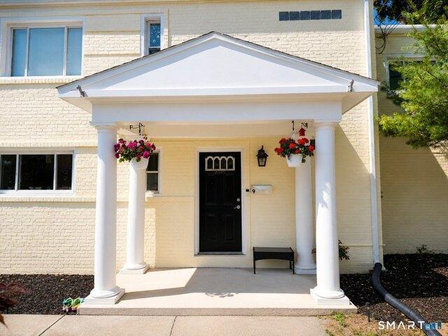 5 bedroom, Manchester CT 06040 104831925