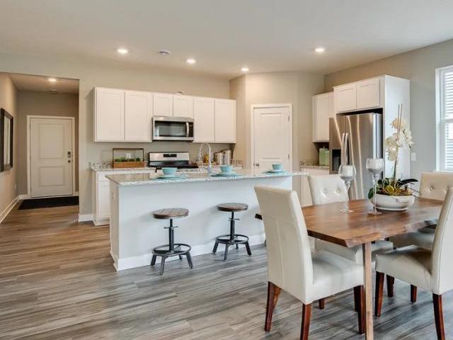 5 bedroom, Maple Grove MN 55369 LS73334568