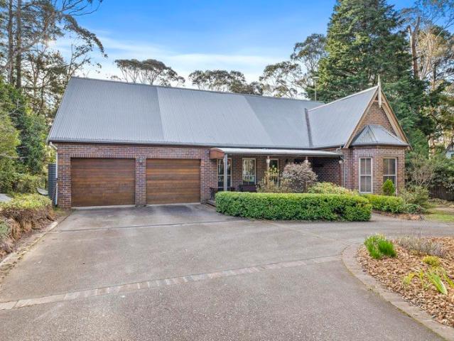 5 bedroom Master built residence with swimming pool