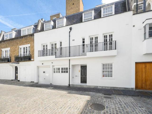 5 bedroom mews for sale