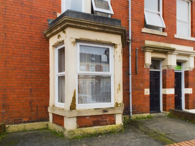 5 Bedroom Mid Terraced House