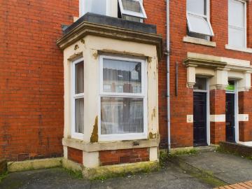 5 Bedroom Mid Terraced House