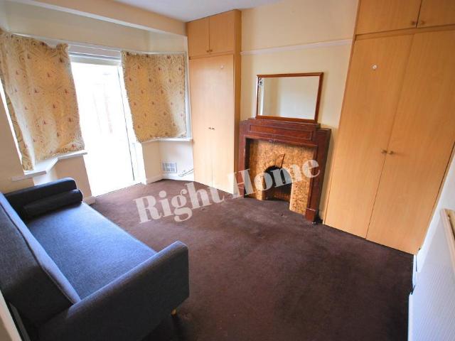 4 Bedroom MID TERRACED To Let