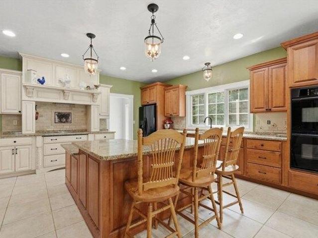 5 bedroom, Norton MA 02766 105561583