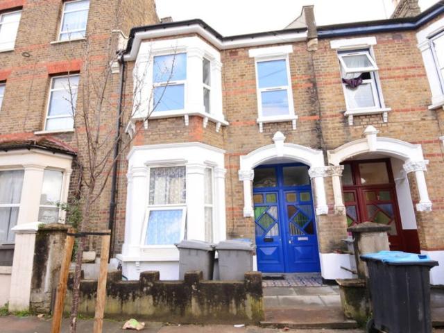 5 Bedroom Newly Refurbished Maisonette in NW2