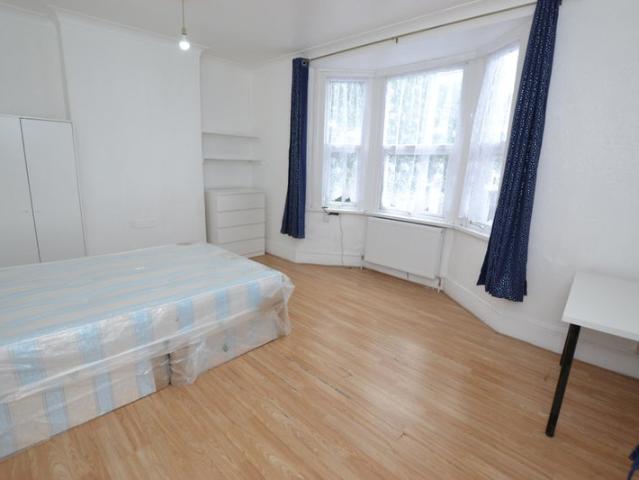 5 Bedroom Next to Startford and Hackney Wow in E10