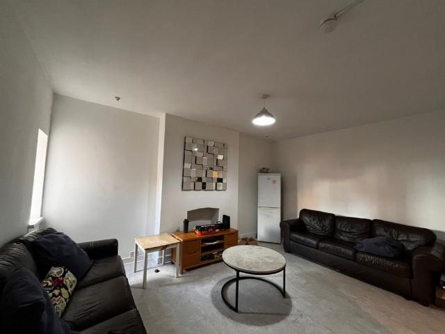 5 Bedroom Semi Detached To Rent in Lenton