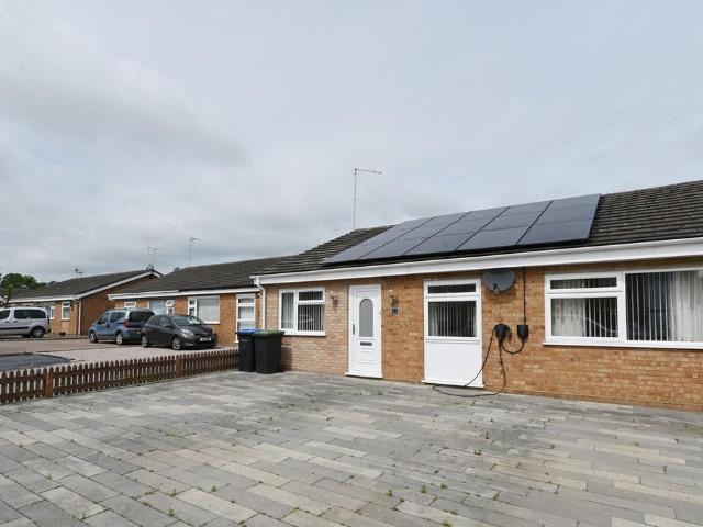 5 bedroom semi detached bungalow for sale