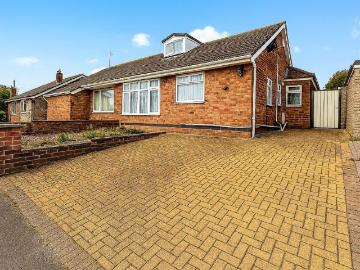 5 bedroom semi detached bungalow for sale