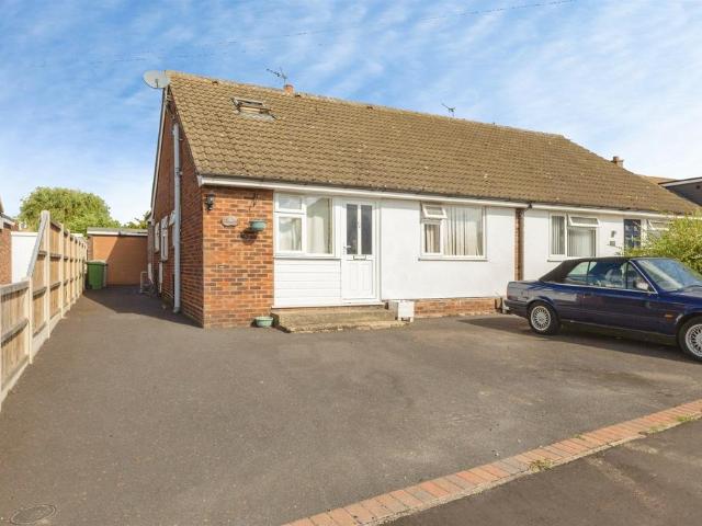 5 bedroom semi detached bungalow for sale