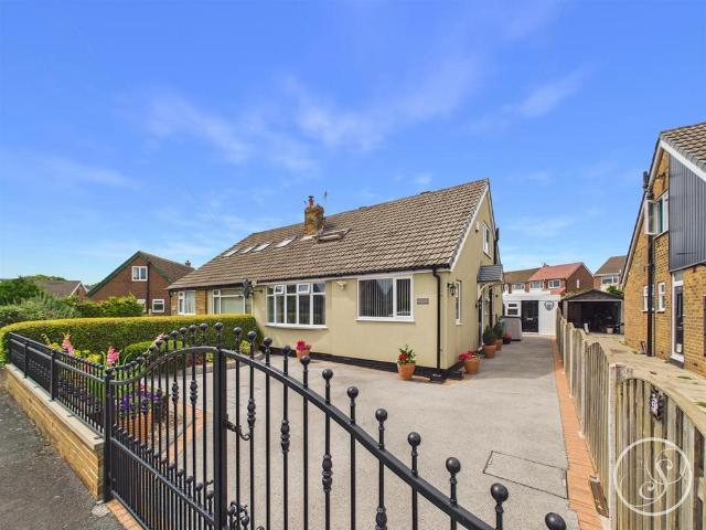 5 bedroom semi detached bungalow for sale