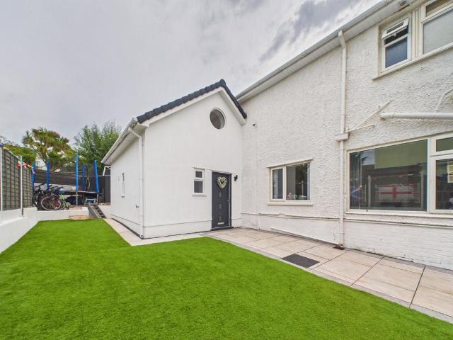 5 bedroom semi detached bungalow for sale