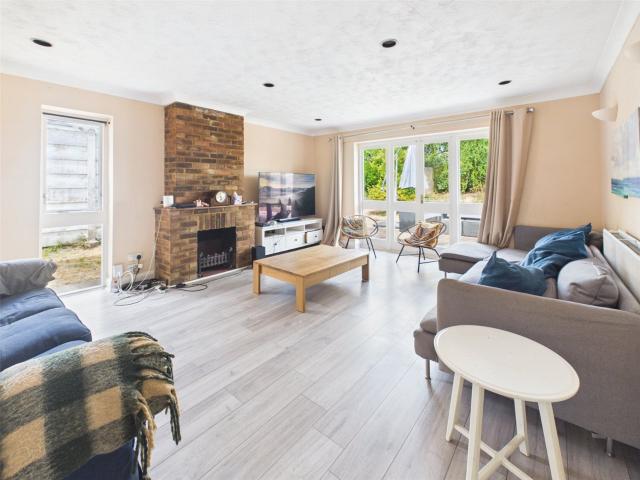 5 bedroom semi detached bungalow in Hampton Road, Twickenham, Middlesex, TW2